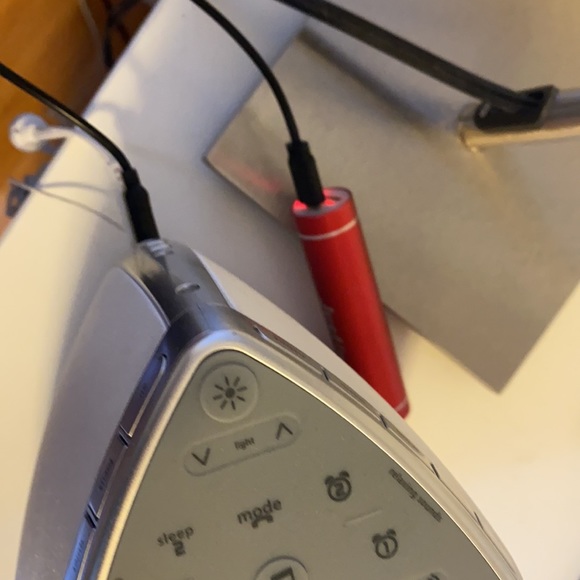 Phone/ Ipad mini stand and charger - Picture 4 of 4